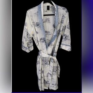 Cabernet Blue and White Silk cotton  Blend Garment Robe Large EUC